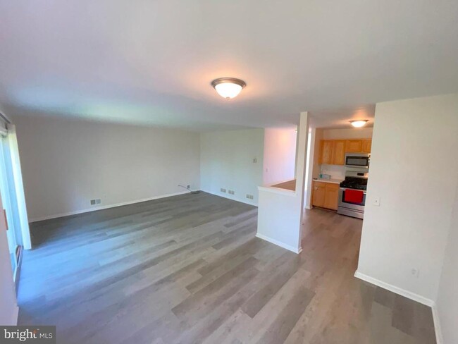 Foto del edificio - 102 Orchid Ln
