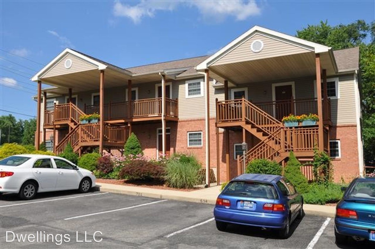 Primary Photo - 634-708 E Hillside Dr