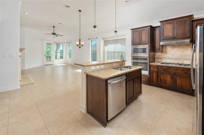 Foto del edificio - 14505 Ladera Blvd
