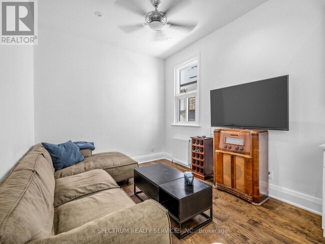 Building Photo - 29 Raglan Ave