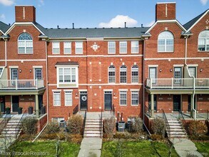 Building Photo - 3255 Camden Dr