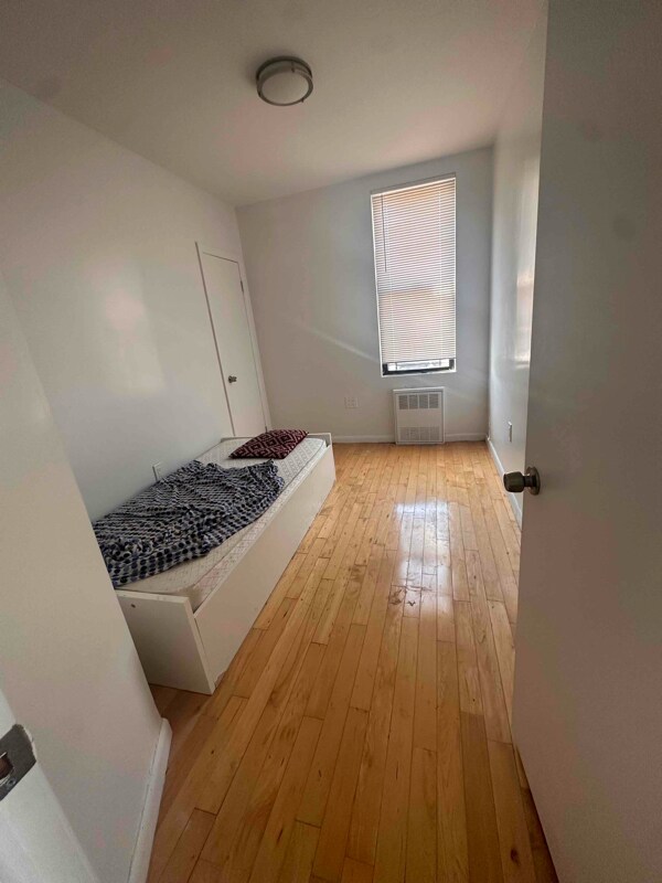 Foto del edificio - 2213 St Raymond Ave