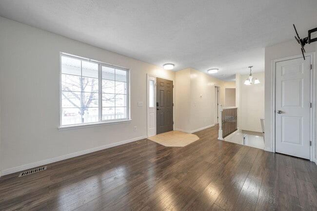 Foto del edificio - 5763 Ophelia Ln