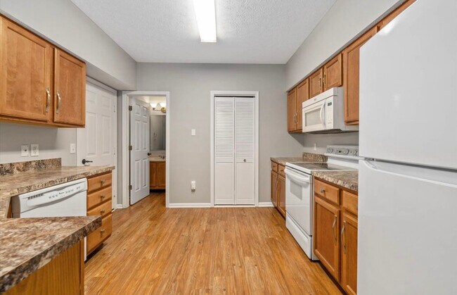 Building Photo - 8023 Seabrook Dr
