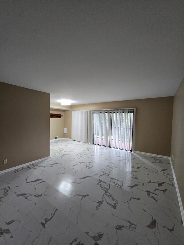 Foto del edificio - 7D Fairway Rd