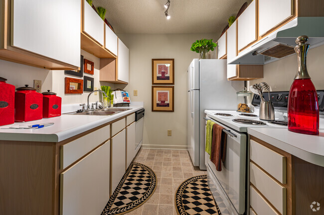 2BR, 2BA - 1004SF - Kitchen Angle 1 - Brannigan Village