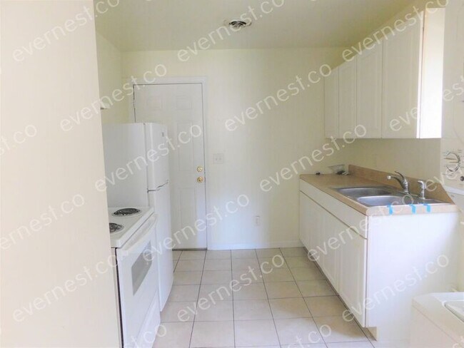 Foto del edificio - 118 Penniman Rd