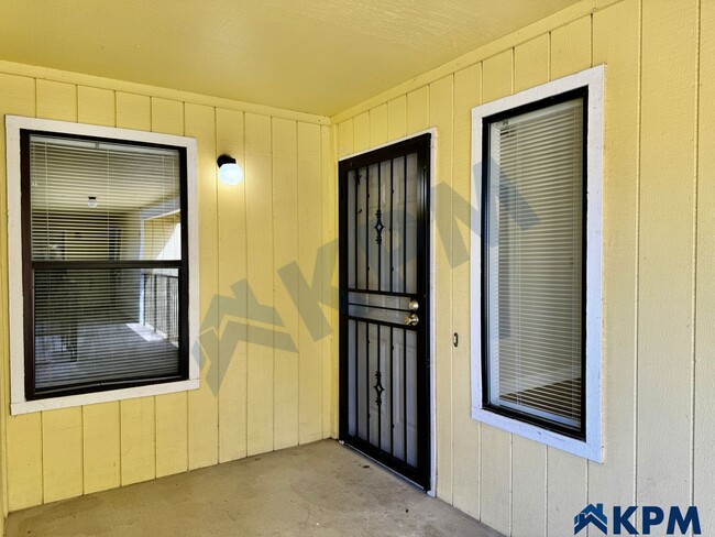 Building Photo - Spacious 2 Bed 2 Bath Lodi Condo