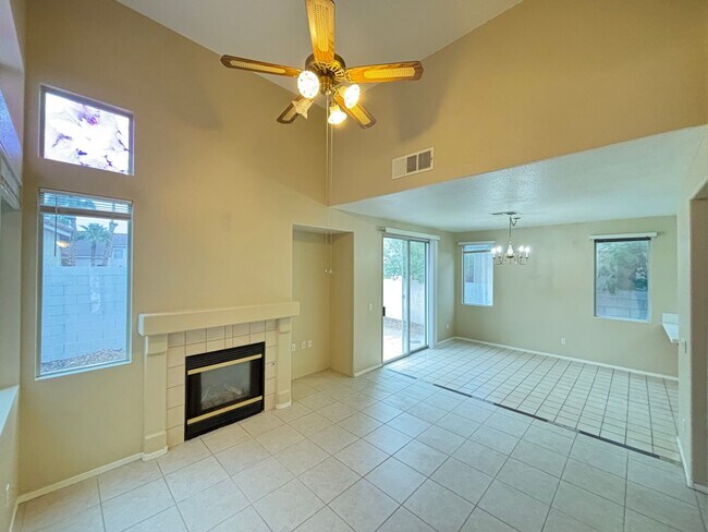 Foto del edificio - Gorgeous 3Bed/3Bath Home in the Gated Gree...