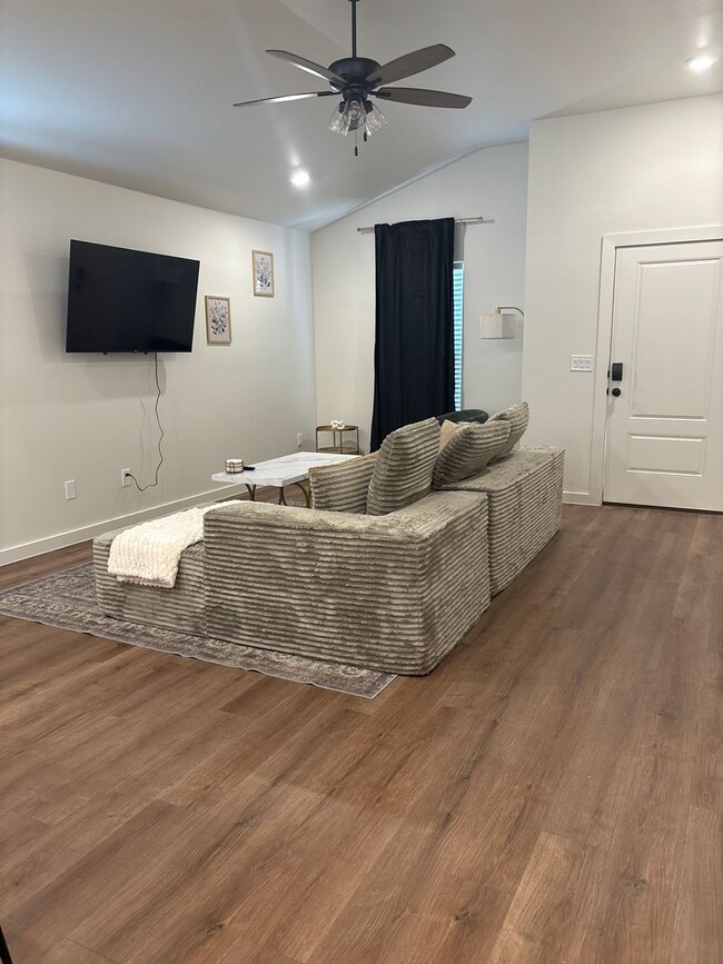 Foto del edificio - A Favorite in Willowbend!