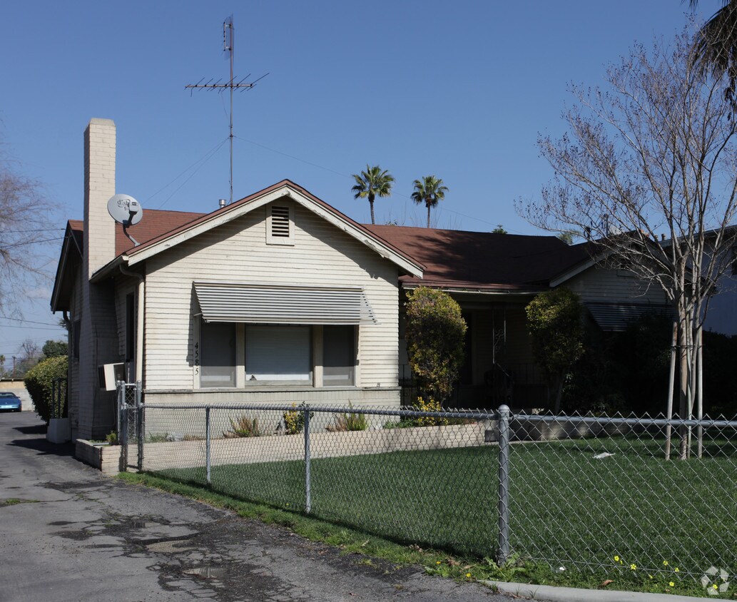 Building Photo - 4585-4597 Jurupa Ave