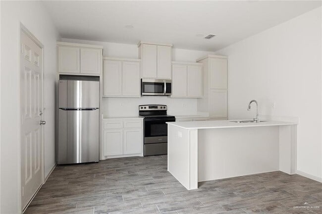 Building Photo - 15 Valle Vista St