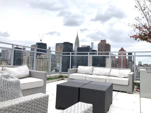Primary Photo - 305 W 34th St