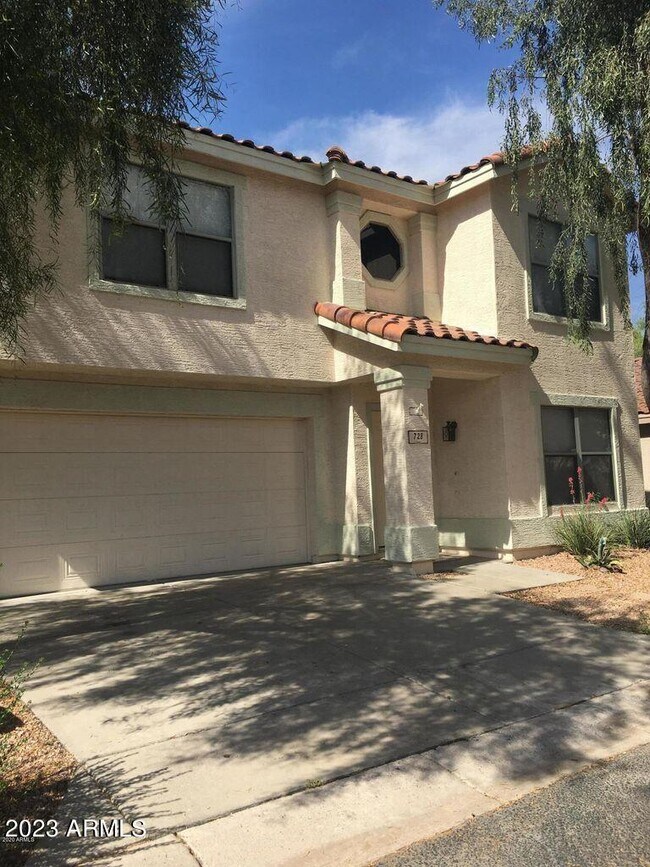 Foto del edificio - 728 E Rose Marie Ln