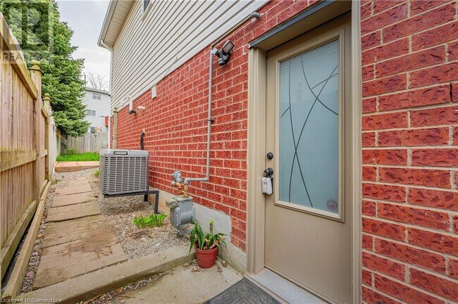 Building Photo - 57 Oak Hill Dr