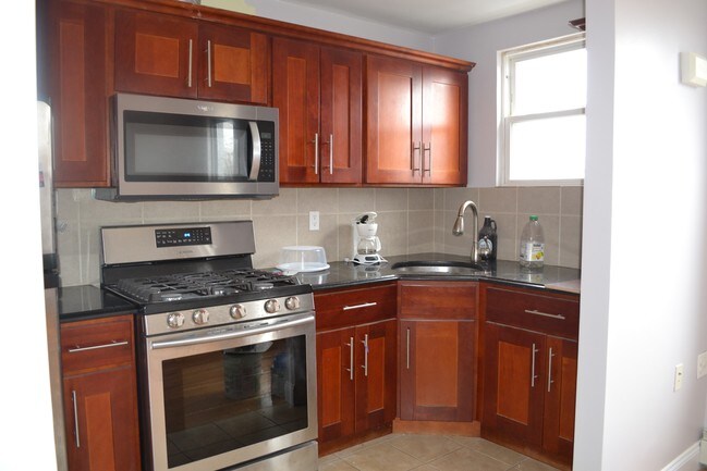 Foto del edificio - 1313 Balcom Ave