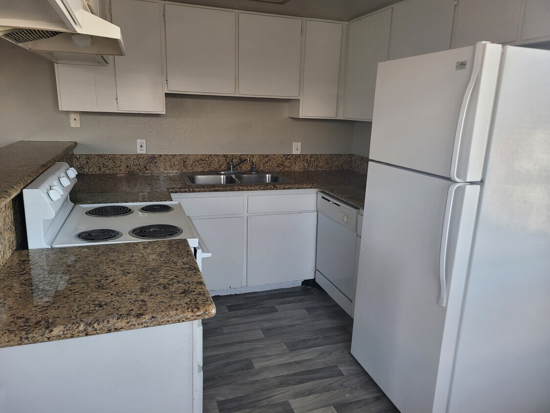 Foto principal - 3437 E Cheyenne Ave