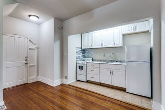 Building Photo - 130 E Craig Pl