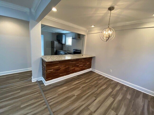Foto del edificio - BEAUTIFULLY RENOVATED 3br/2ba BUNGALOW!!!!...