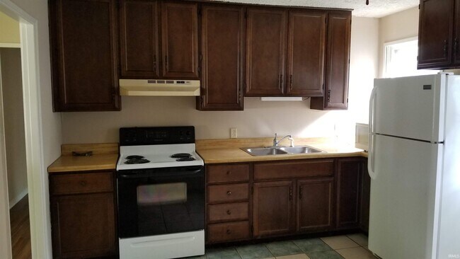 Foto del edificio - 2425 Foxhall Dr