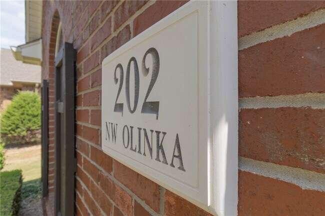 Foto del edificio - 202 NW Olinka Pass St