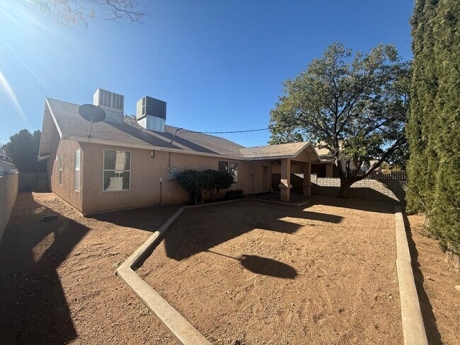 Foto del edificio - 3 Bedroom 2 Bathroom Home