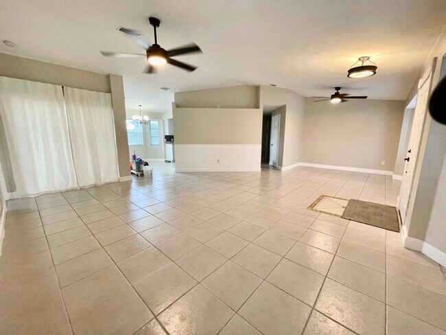 Foto del edificio - 2292 Oberon Ln