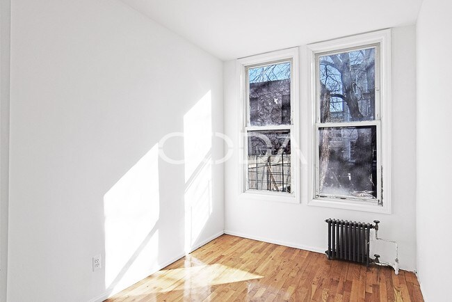 Foto del edificio - 1868 Grove St