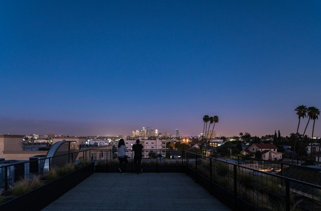 Building Photo - 1038 S Mariposa Ave