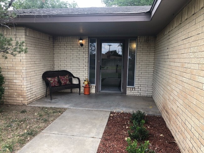 Foto del edificio - 6000 Chisholm Cir