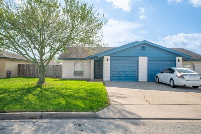 Foto del edificio - 1307 Lily Ln