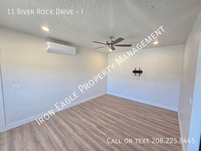 Foto del edificio - 11 River Rock Dr