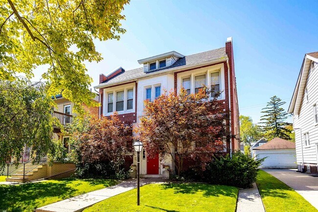Building Photo - 1063 Beaconsfield Ave