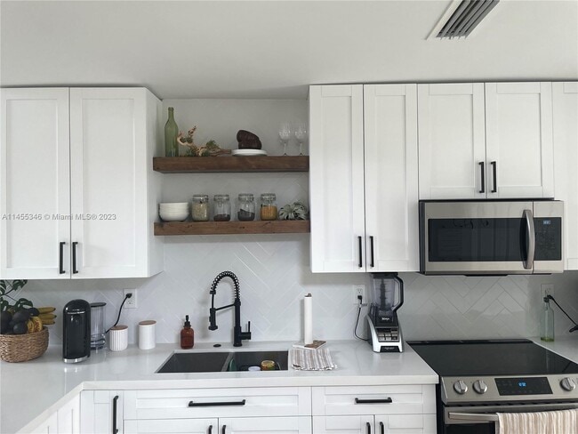 Building Photo - 10700 NW 30th Pl