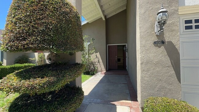Building Photo - Bright & Spacious 3 Bedroom Single Family ...