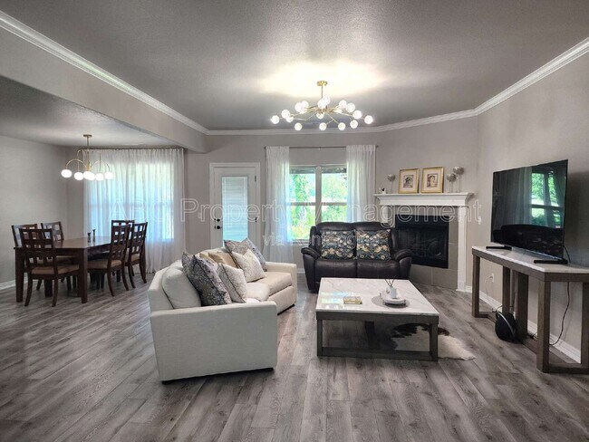 Foto del edificio - 5009 E Truman Ln