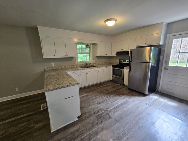 Foto del edificio - Look at this hard-to-find ranch-style home