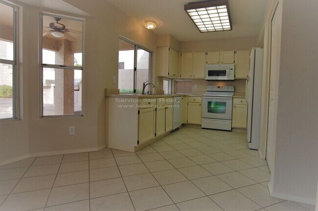 Foto del edificio - 1204 E Silverwood Dr