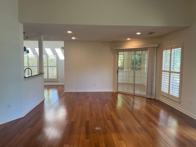 Building Photo - Beautiful One-Level Home in HHP!