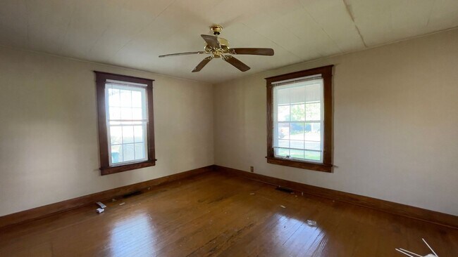 Foto del edificio - BATTLEGROUND... Historic 3 Bedroom 1 Bath House
