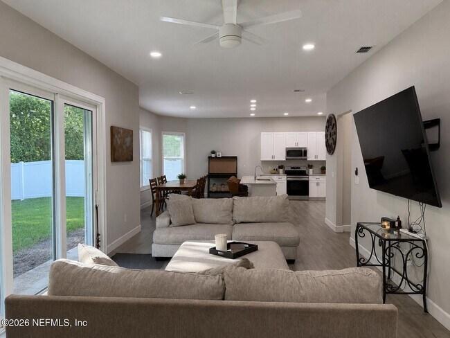 Foto del edificio - 7160 Palm Reserve Ln