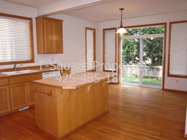 Foto del edificio - 919 183rd Pl SE