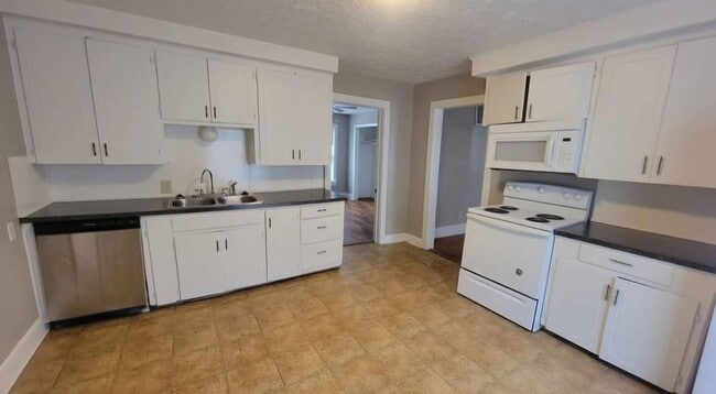 Building Photo - 2 Bedroom House in Pryor