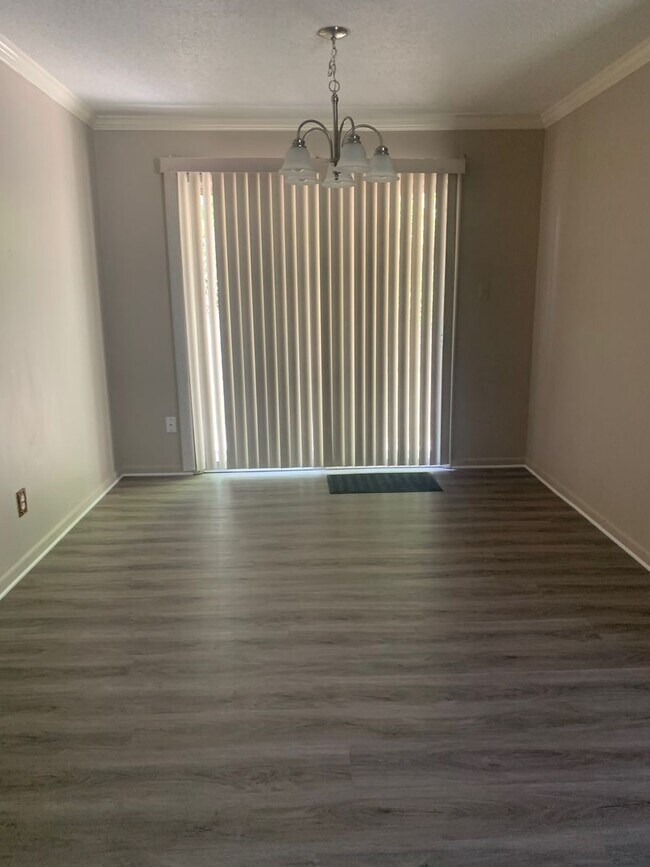 Foto del edificio - Available Now!!!