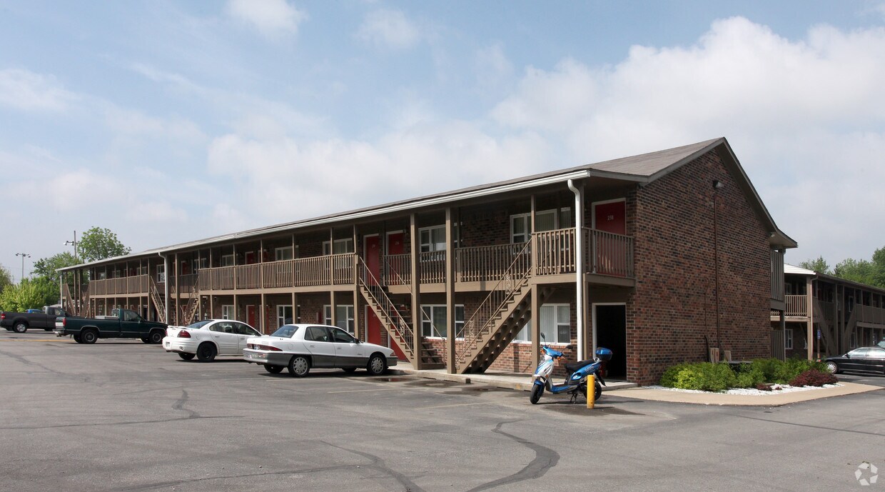 Arbor Manor Apartments in Mooresville, IN