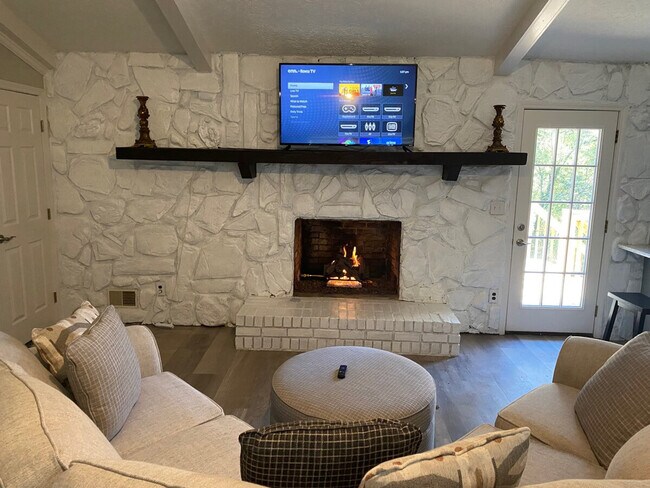 Foto del edificio - 305 Red Bird Way