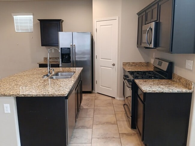 Building Photo - Stunning Home! Showings available Today!