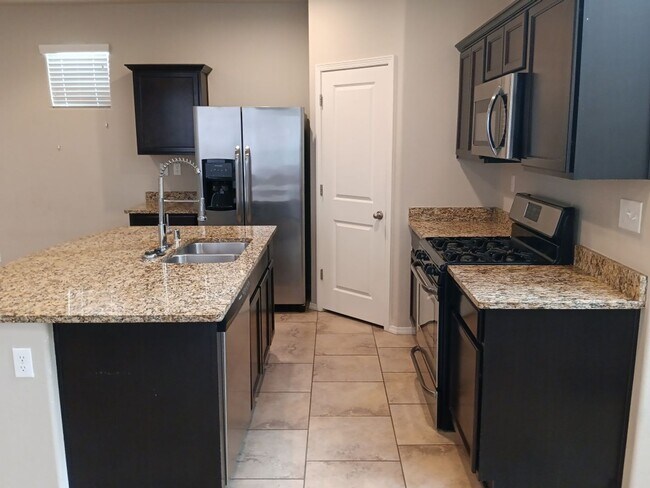 Foto del edificio - Stunning Home! Showings available Today!