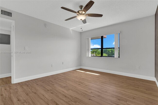 Foto del edificio - 1121 SW 122nd Ave