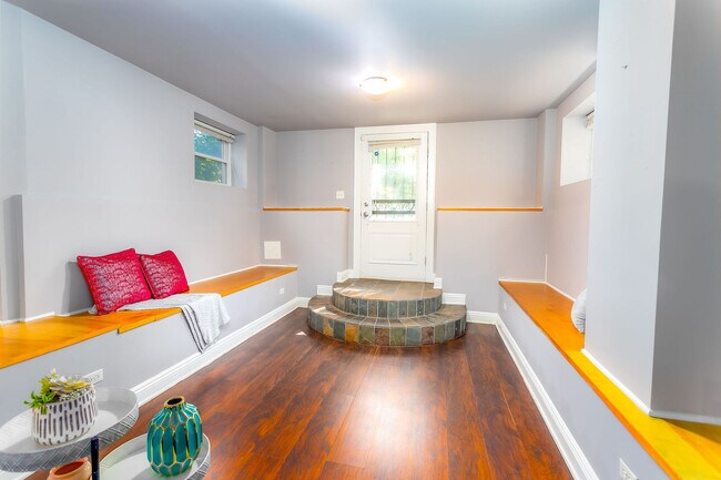 Foto del edificio - 4642 N Malden St